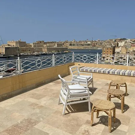 House - 4 - Penthouse Apartment Senglea